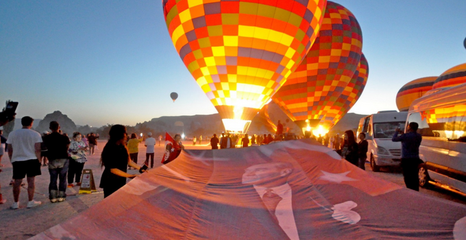 Kapadokya’da balonlar görsel şölen yaşattı