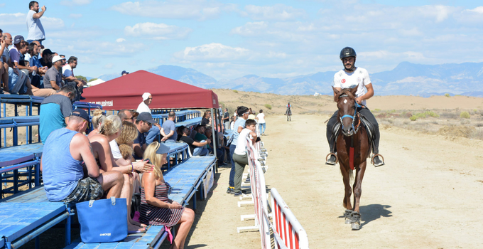 Rahvan At Yarışları’na turistlerden yoğun ilgi