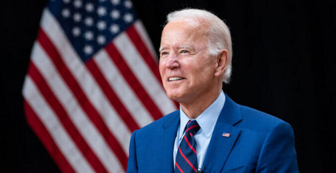 Biden, havayollarını ve otelleri ‘haksız ücretler’ nedeniyle eleştirdi